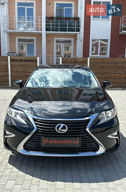 Седан Lexus ES 2015 в Білогородці