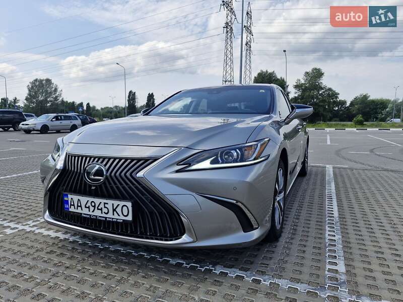 Lexus ES 2020