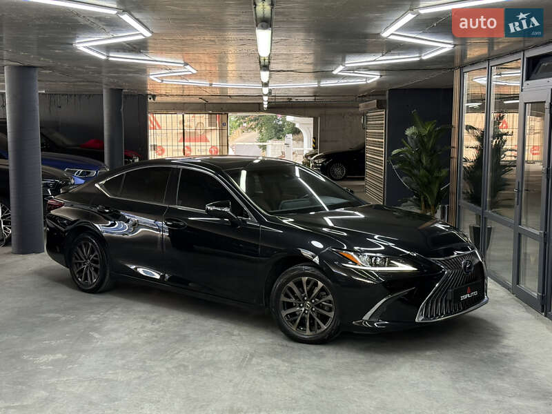Lexus ES 2021