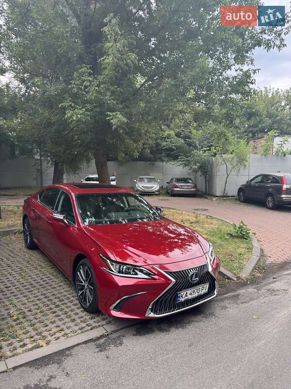Седан Lexus ES 2022 в Киеве