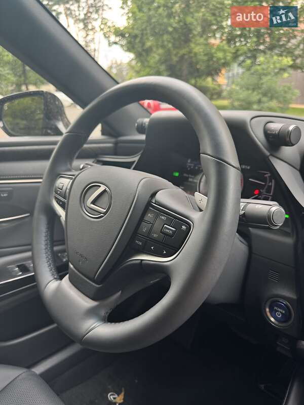 Седан Lexus ES 2022 в Киеве