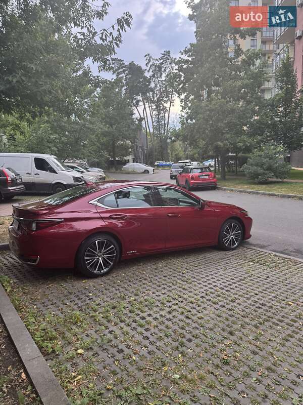 Седан Lexus ES 2022 в Киеве