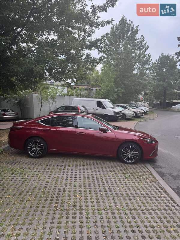 Седан Lexus ES 2022 в Киеве