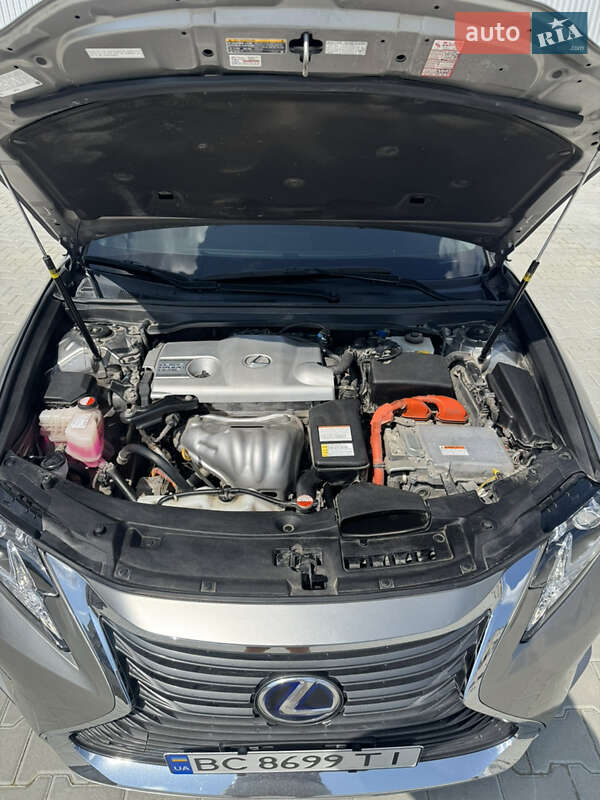 Седан Lexus ES 2015 в Тернополе