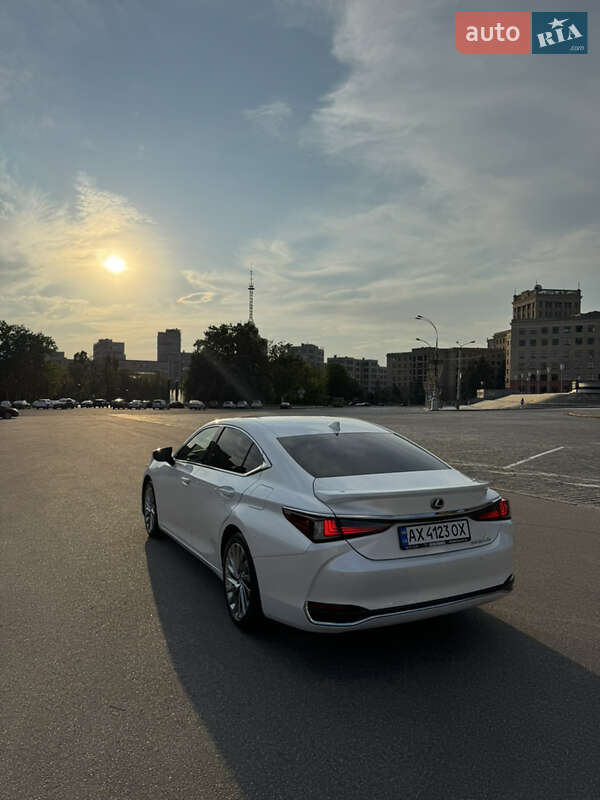 Седан Lexus ES 2023 в Харькове