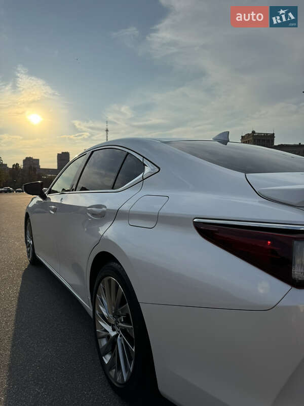 Седан Lexus ES 2023 в Харькове