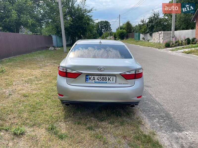 Седан Lexus ES 2014 в Киеве