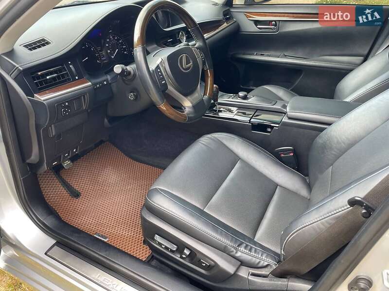 Седан Lexus ES 2014 в Киеве