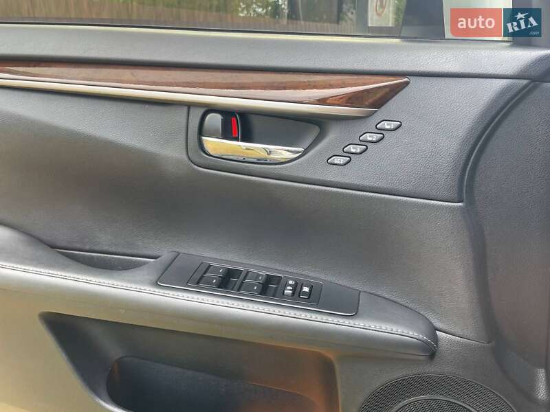 Седан Lexus ES 2014 в Киеве