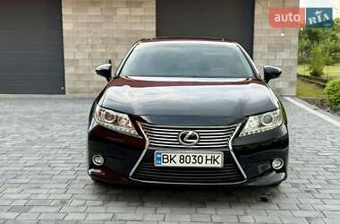 Седан Lexus ES 2015 в Вараші