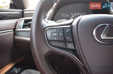 Седан Lexus ES 2019 в 