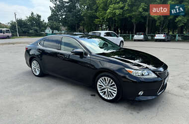 Седан Lexus ES 2014 в Монастирищеві