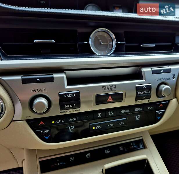 Седан Lexus ES 2014 в Киеве