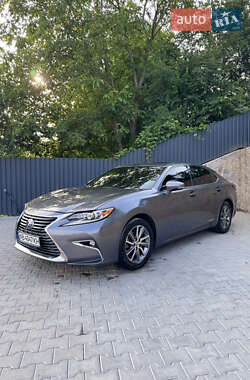 Седан Lexus ES 2017 в 