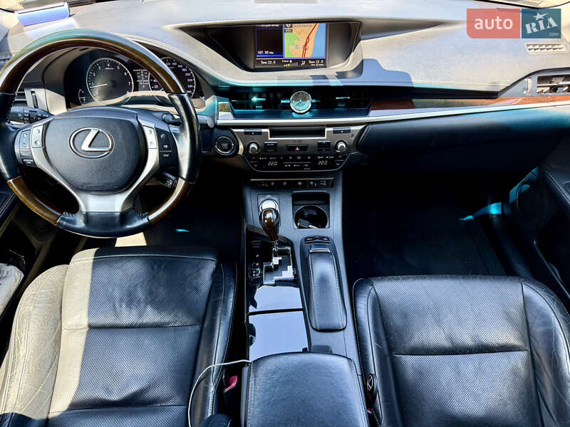 Седан Lexus ES 2012 в Одесі