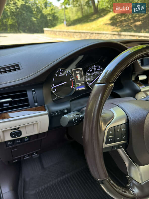 Седан Lexus ES 2016 в Києві