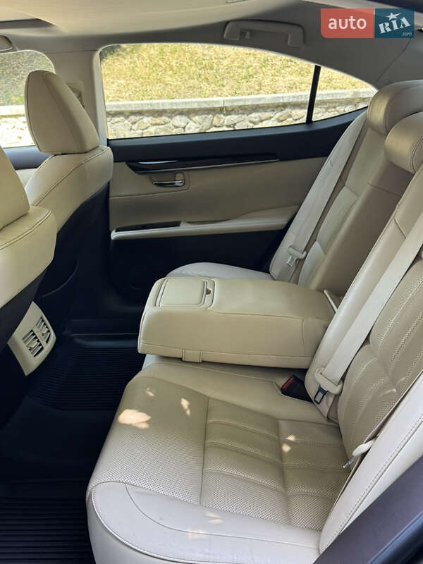 Седан Lexus ES 2016 в Києві
