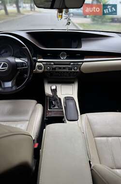 Седан Lexus ES 2016 в  фото 9 Седан Lexus ES 2016 в