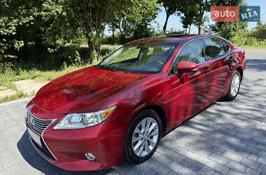 Седан Lexus ES 2014 в Львові