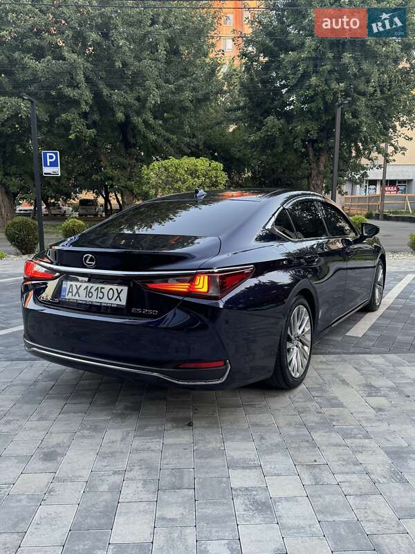 Седан Lexus ES 2018 в Києві