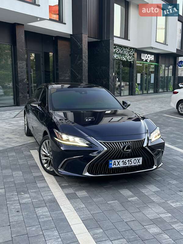Седан Lexus ES 2018 в Києві
