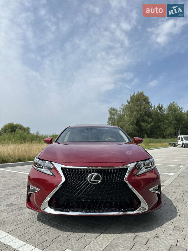 Седан Lexus ES 2017 в Львові