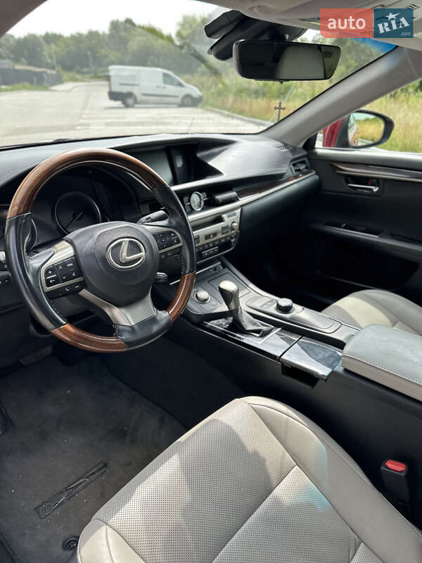 Седан Lexus ES 2017 в Львові