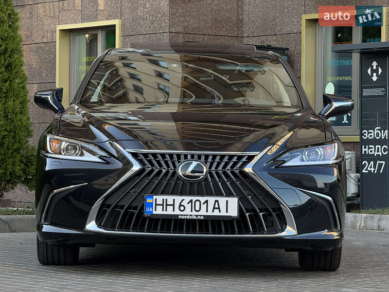 Седан Lexus ES 2023 в Одесі