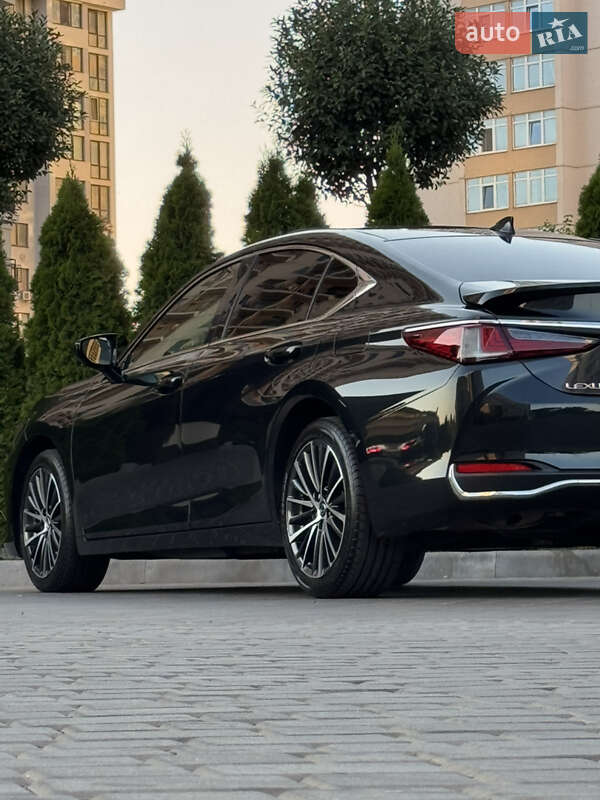 Седан Lexus ES 2023 в Одесі