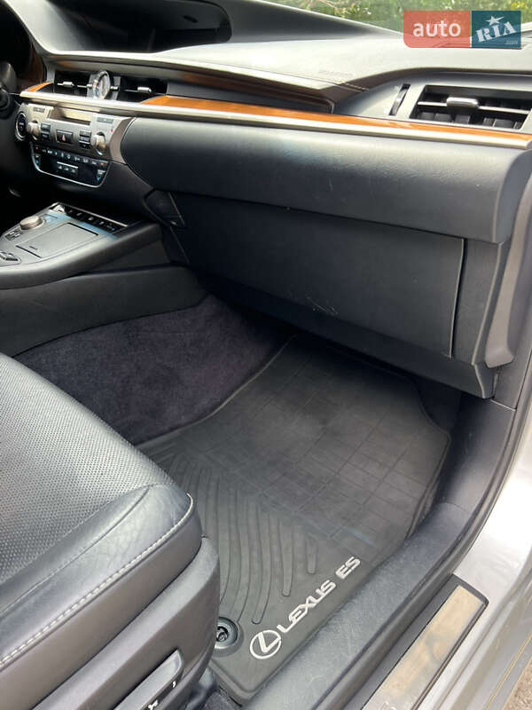 Седан Lexus ES 2013 в Кам'янському