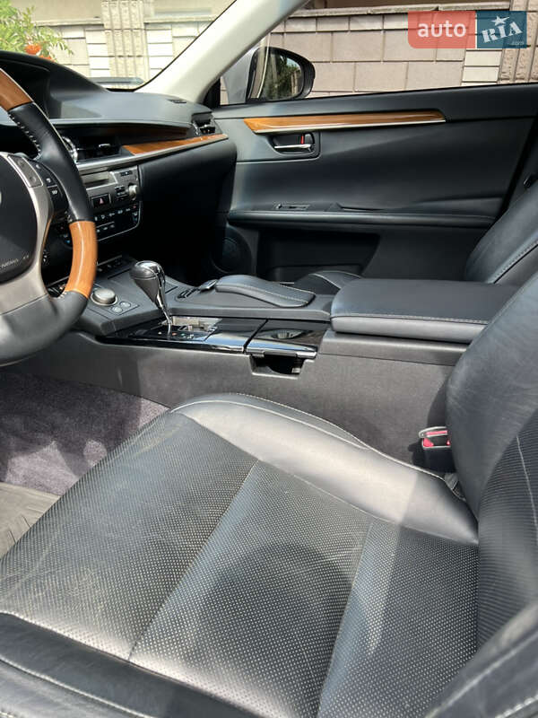 Седан Lexus ES 2013 в Кам'янському