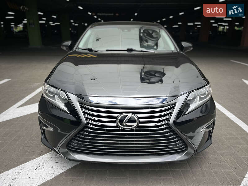 Седан Lexus ES 2016 в Киеве