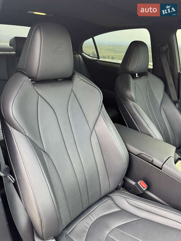 Седан Lexus ES 2022 в Одессе