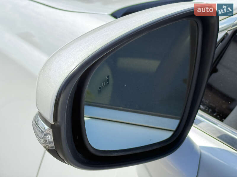 Седан Lexus ES 2016 в Львові