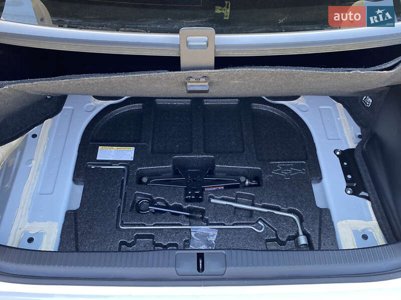 Седан Lexus ES 2016 в Львові