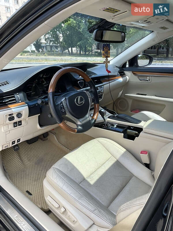 Седан Lexus ES 2014 в Кропивницькому