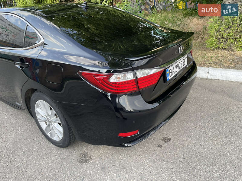 Седан Lexus ES 2014 в Кропивницькому