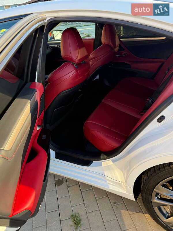 Седан Lexus ES 2020 в Миколаєві