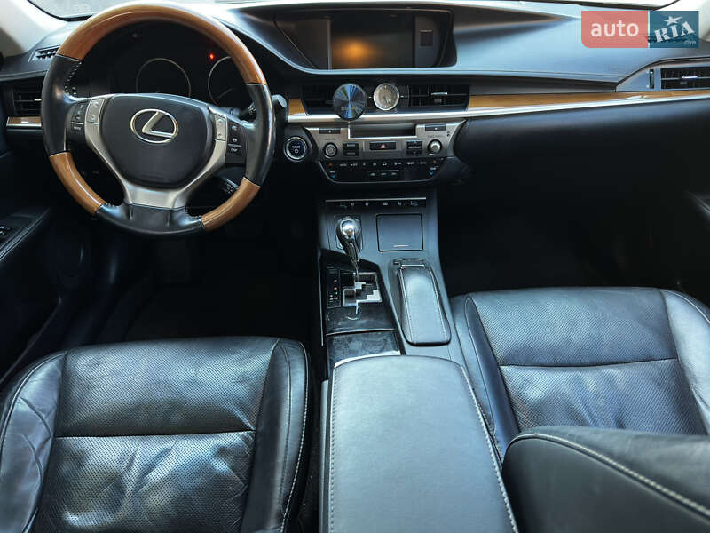Седан Lexus ES 2014 в Кропивницком