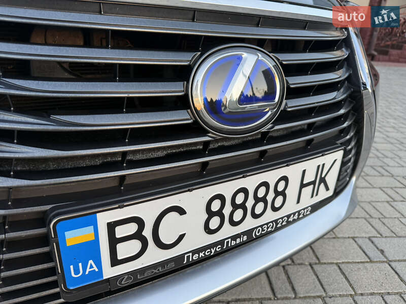 Седан Lexus ES 2016 в Львове