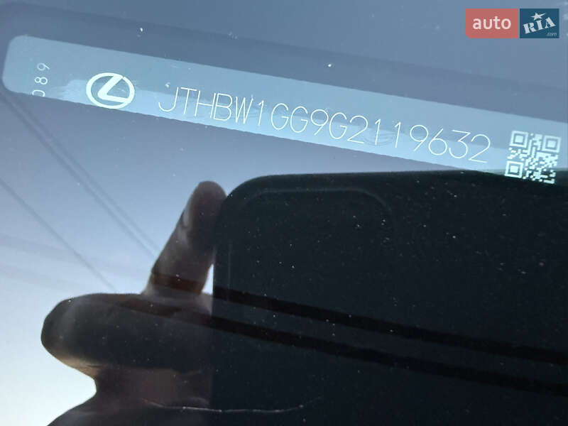 Седан Lexus ES 2016 в Львове