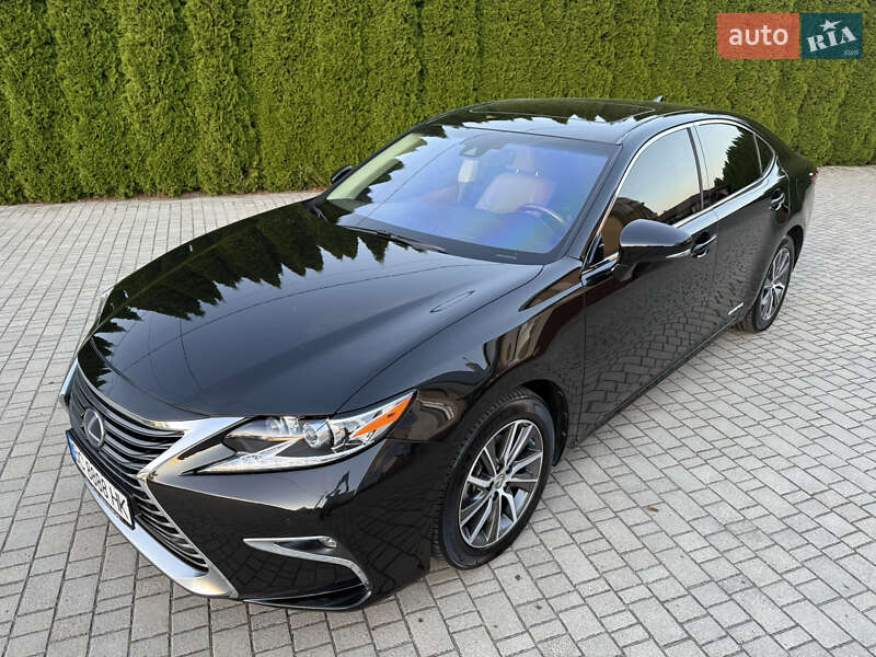 Седан Lexus ES 2016 в Львове
