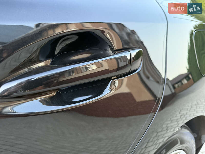 Седан Lexus ES 2016 в Львове