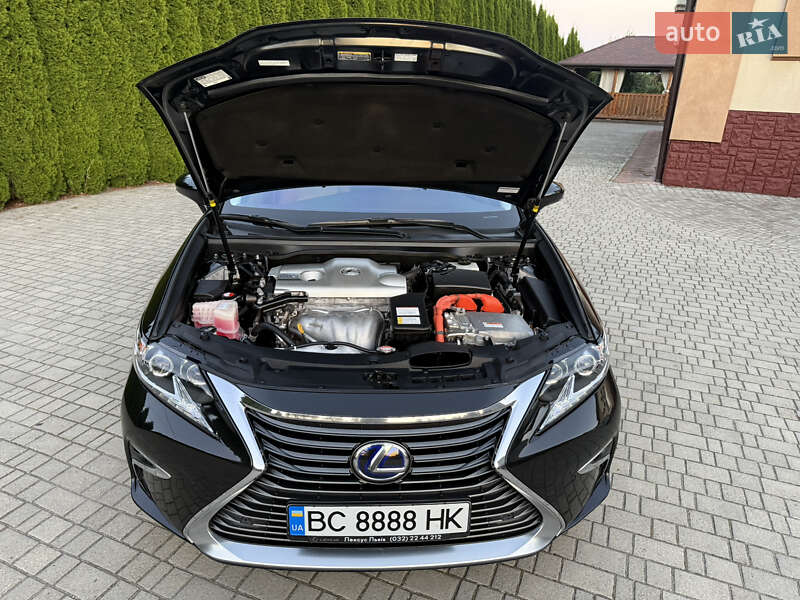 Седан Lexus ES 2016 в Львове