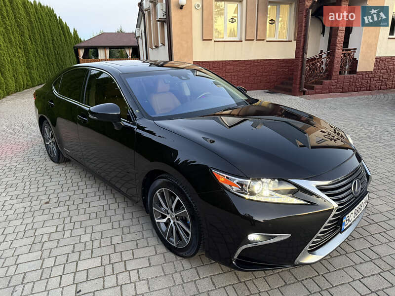 Седан Lexus ES 2016 в Львове
