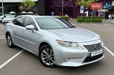 Седан Lexus ES 2013 в Києві