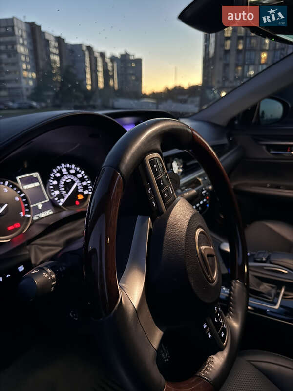Седан Lexus ES 2018 в Черкассах