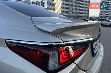 Седан Lexus ES 2020 в 