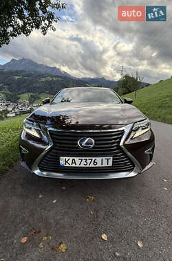 Седан Lexus ES 2017 в Рава-Русской