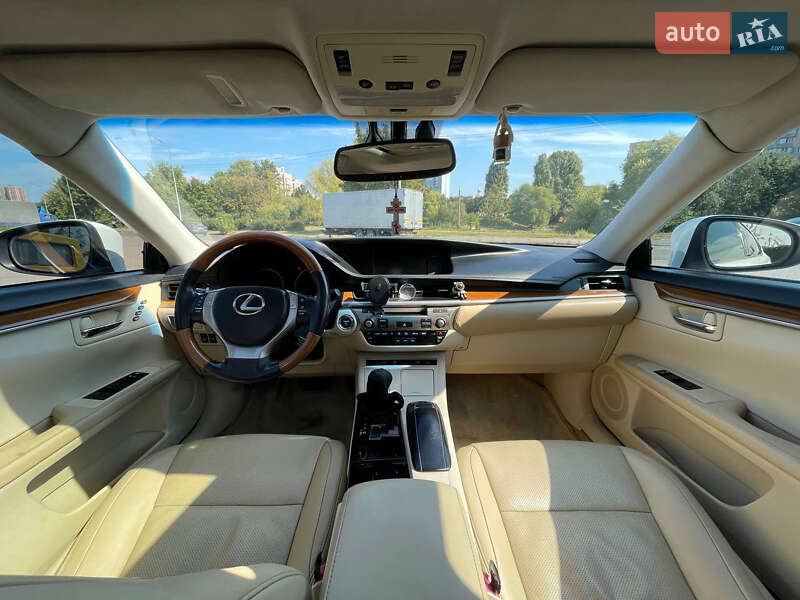 Седан Lexus ES 2013 в Тетиеве